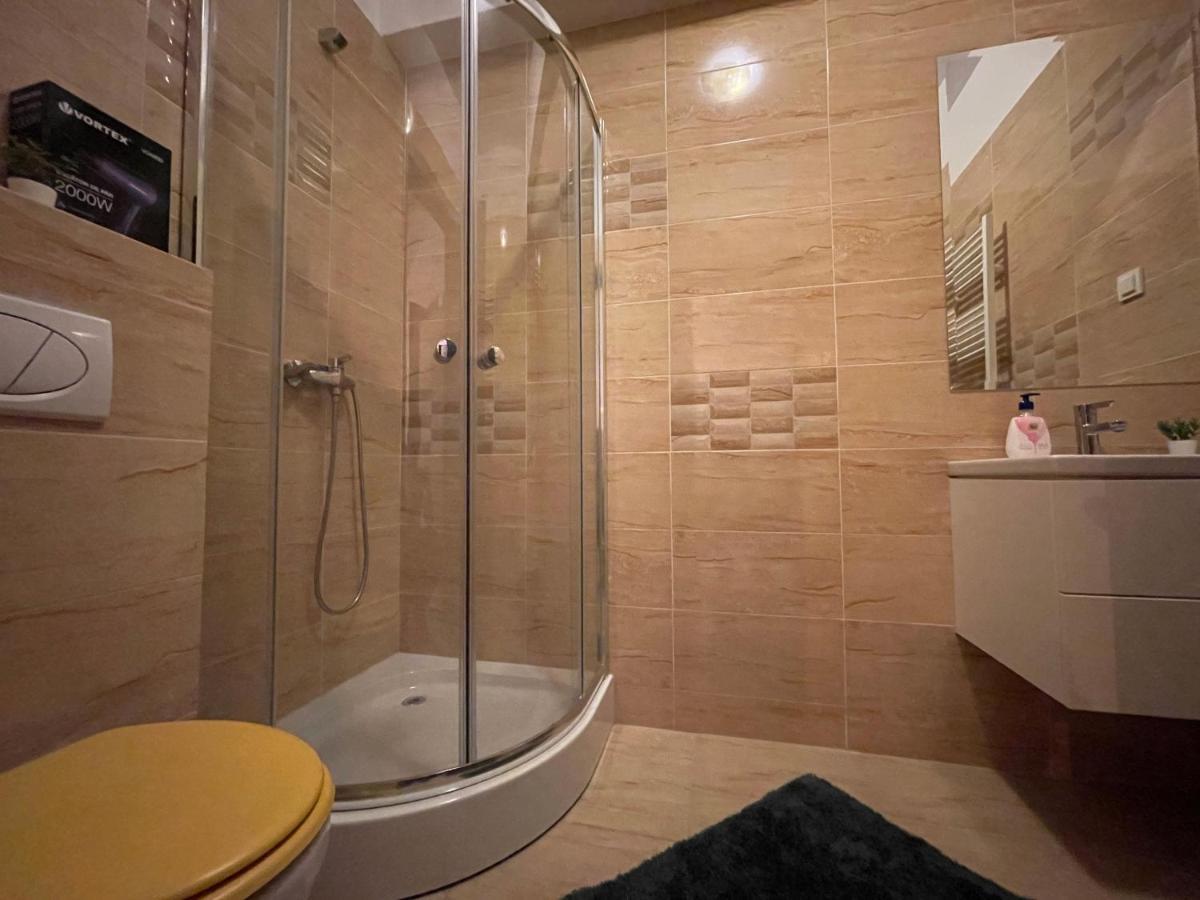 Apartment Near Palas Mall Iasi Bagian luar foto