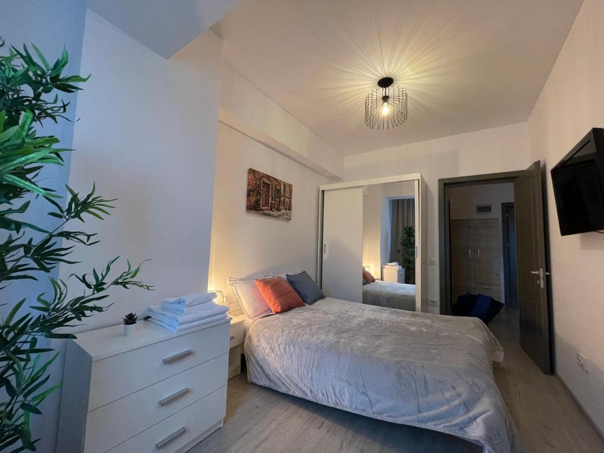 Apartment Near Palas Mall Iasi Bagian luar foto