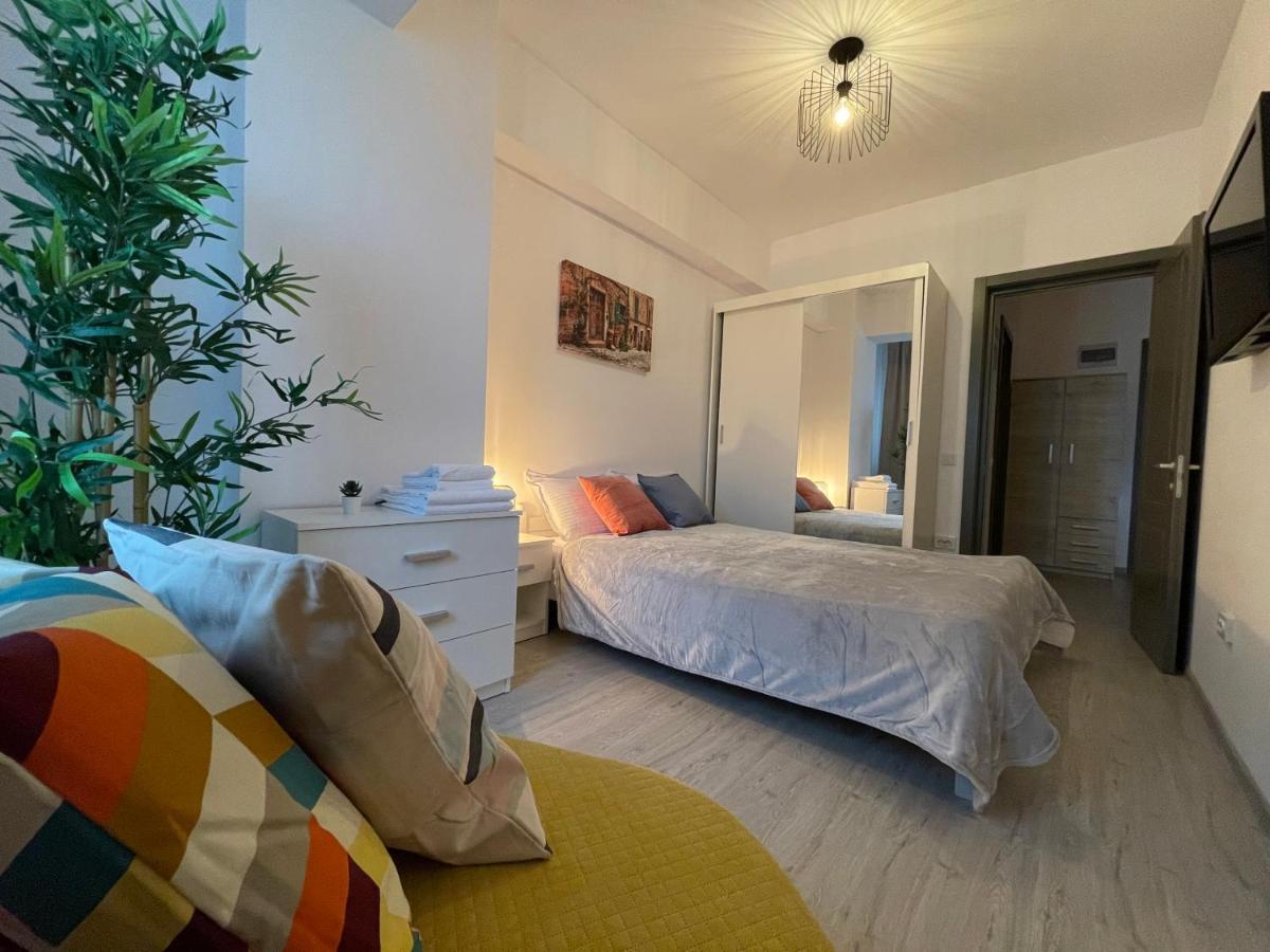 Apartment Near Palas Mall Iasi Bagian luar foto