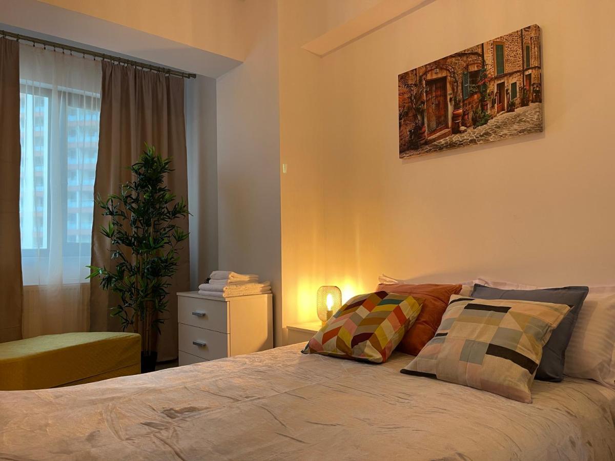 Apartment Near Palas Mall Iasi Bagian luar foto