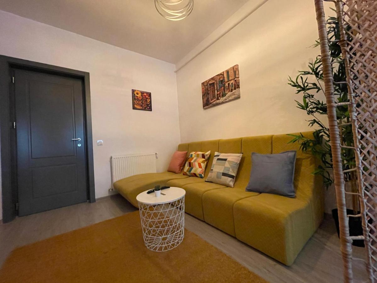Apartment Near Palas Mall Iasi Bagian luar foto